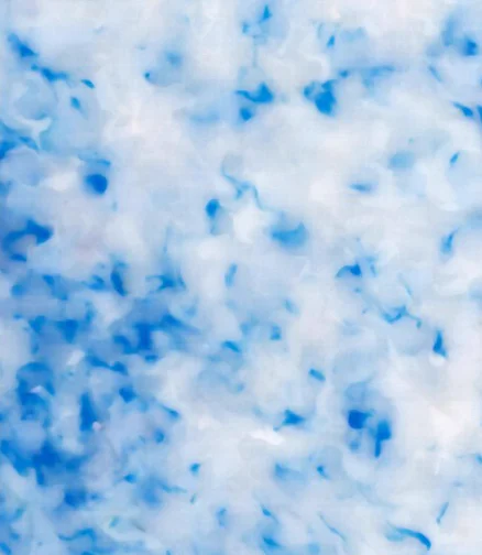 Muestra de panel de PEAD con residuo marino: plástico blanco con vetas azules